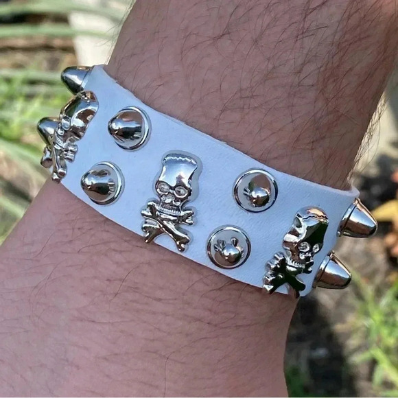 White Leather Punk Goth Rock Skull Chain Metal Stud Snap Chain Cuff Bracelet - Picture 1 of 4